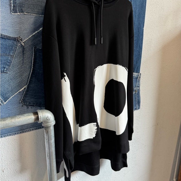 Burberry Black and White Graphic hoodie - Picture 3 of 13